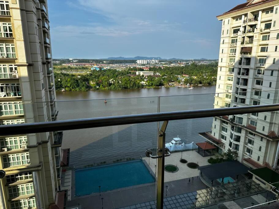 A.R Homestay Riverine Condominium Kuching Dış mekan fotoğraf